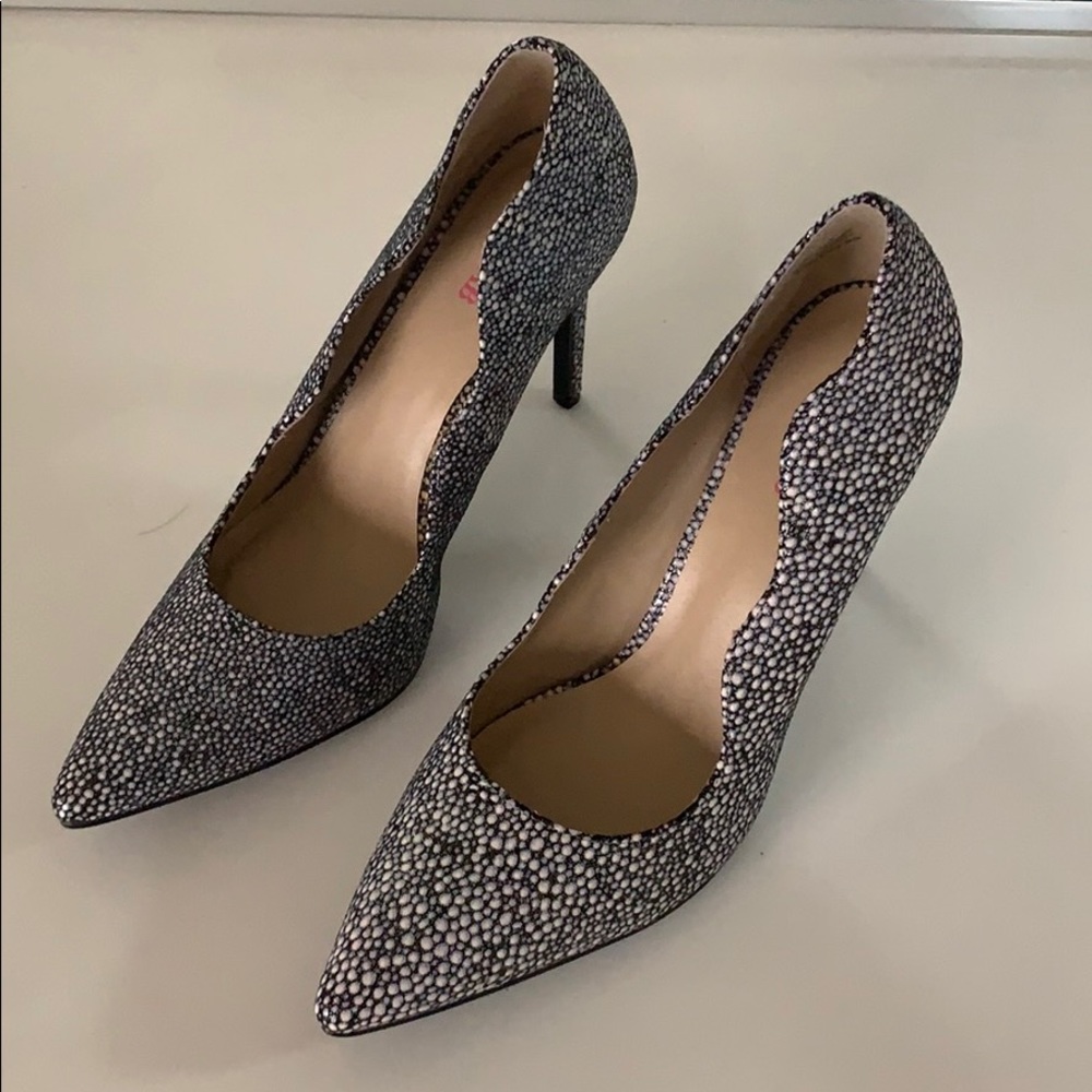 Black and white speckled heels; size 9